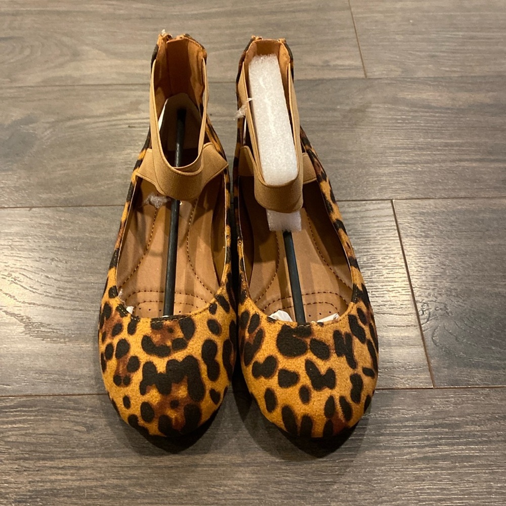 NWOT Bella Marie leopard print flats 7:17